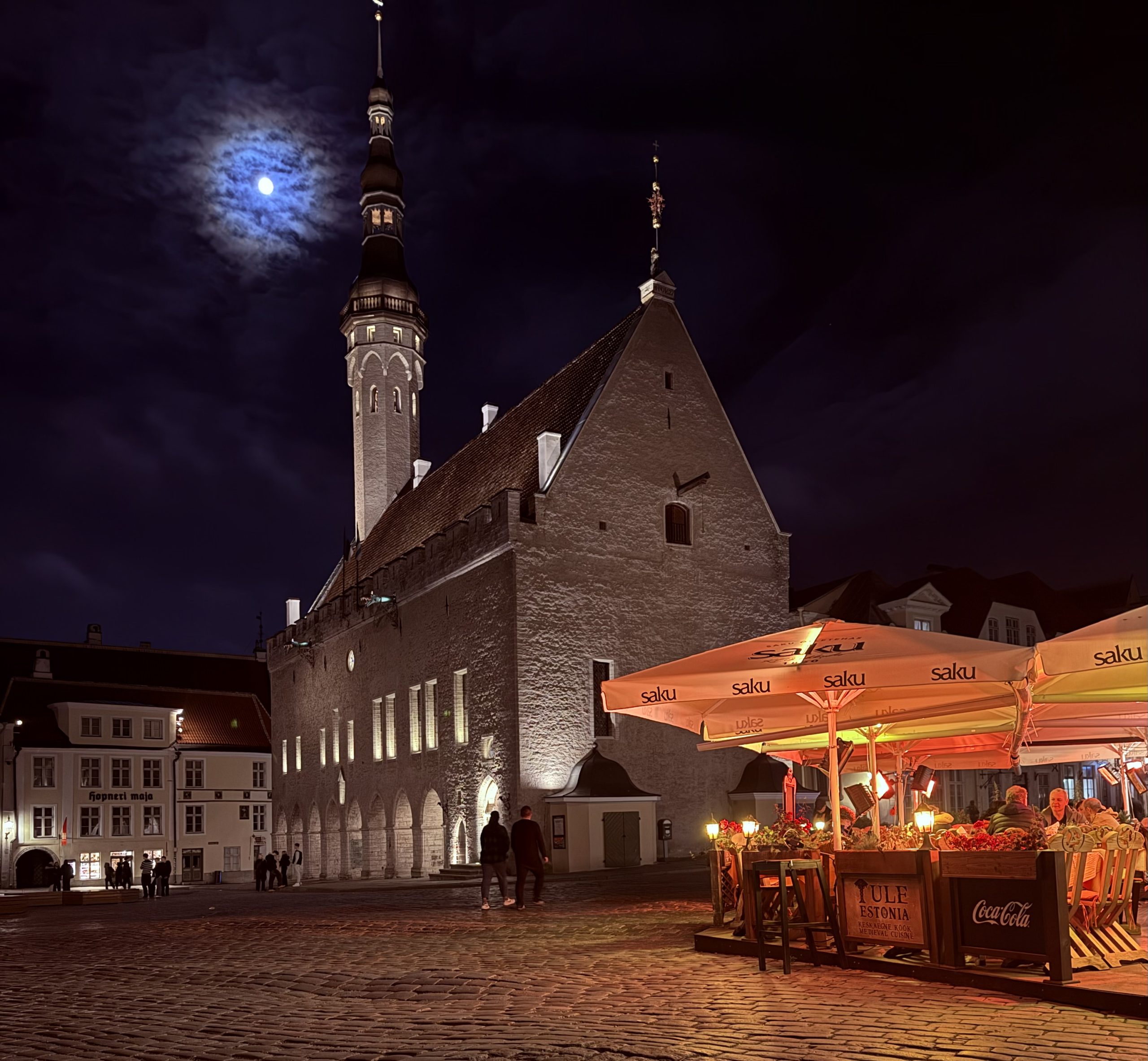 Town Hall in the Old Town / Hotel de ville dans la vielle ville