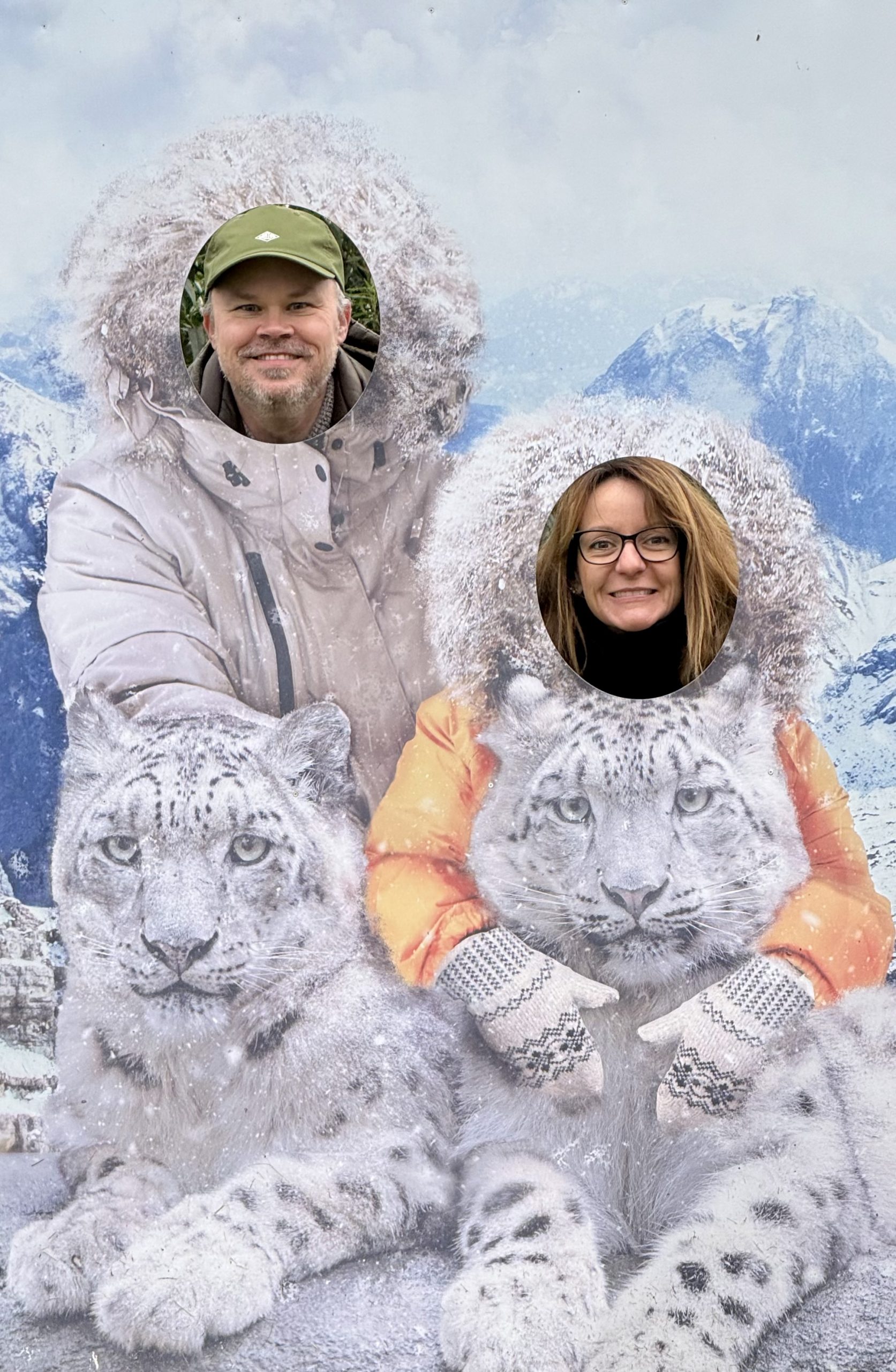 We had to take that stupid picture 😂 / Il fallait qu'on prenne cette photo stupide! 😂